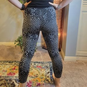 Nux cropped silver snakeskin seamless leggings